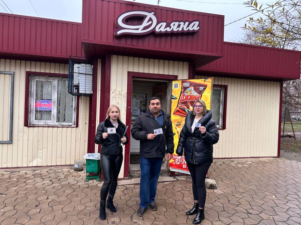 Елена Рязанцева: Народный контроль проверил правила торговли в трёх магазинах Пролетарского района