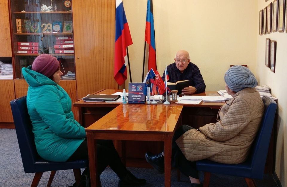 Наталья Бегуненко: Сегодня, 19 ноября, первый заместитель руководителя Управы Петровского внутригородского района Администрации городского округа Донецк Юрий Иванович Плахутин провел еженедельный прием граждан