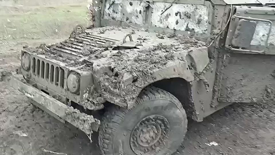Трофейный подбитый американский бронеавтомобиль Humvee (HMMWV) с Южно-Донецкого направления