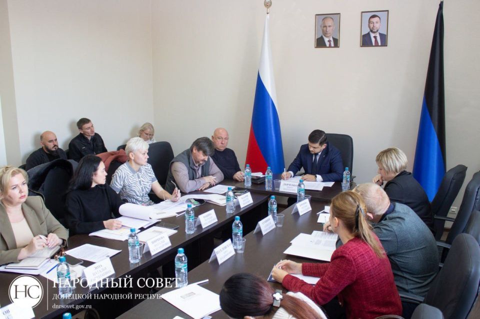 Перераспределение полномочий по организации перевозок пассажиров и багажа обсудили в ходе расширенного заседания Комитета по транспорту и связи Народного Совета ДНР