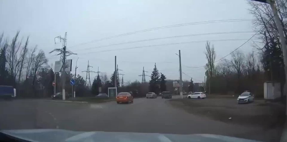 То ли «Мазда», то ли «Субару» спровоцировал аварийную ситуацию в Донецке