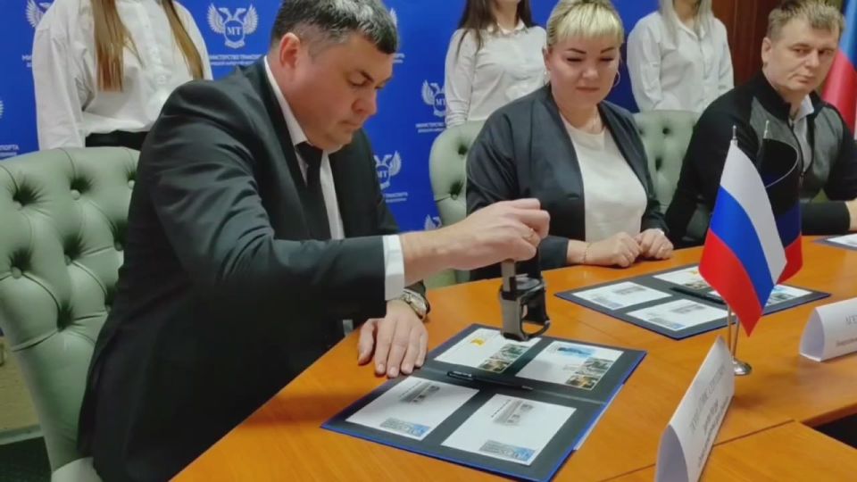 «Почта Донбасса» выпустила новую марку, посвященную героям-дорожникам