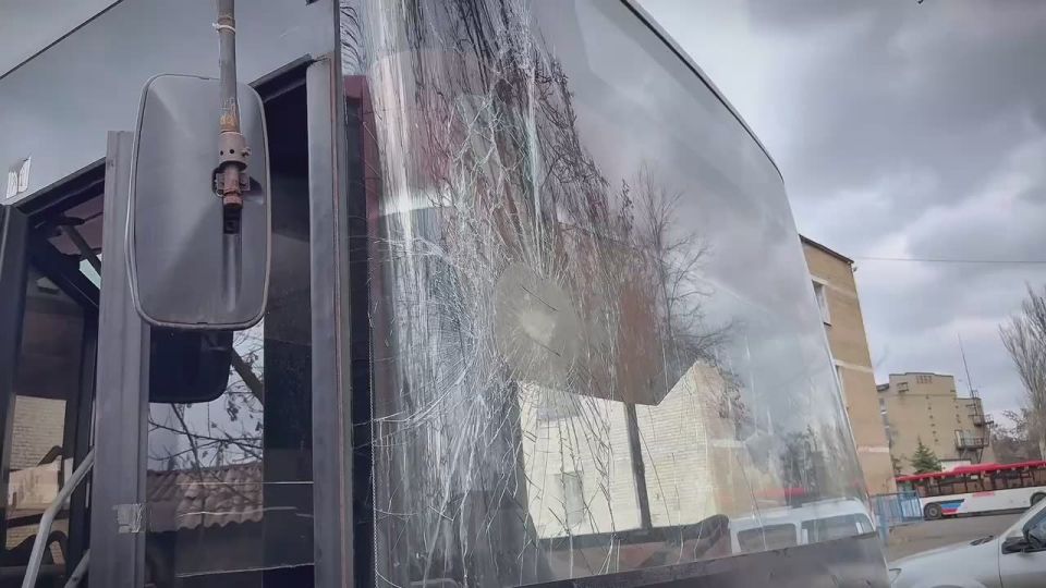 Сходили с рейса, чтобы помочь раненым: водители автобусов из Донецка вспомнили о работе под постоянными обстрелами
