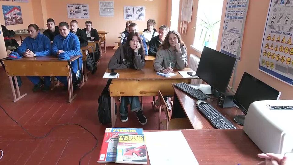 В республиканских техникумах выделены бюджетные места для подготовки машинистов кранов металлургического производства