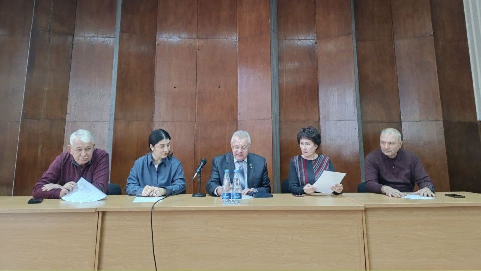 РАБОТА КОМИТЕТОВ. Евгений Куглер провел заседание постоянного комитета по вопросам финансов и бюджета Донецкого городского совета