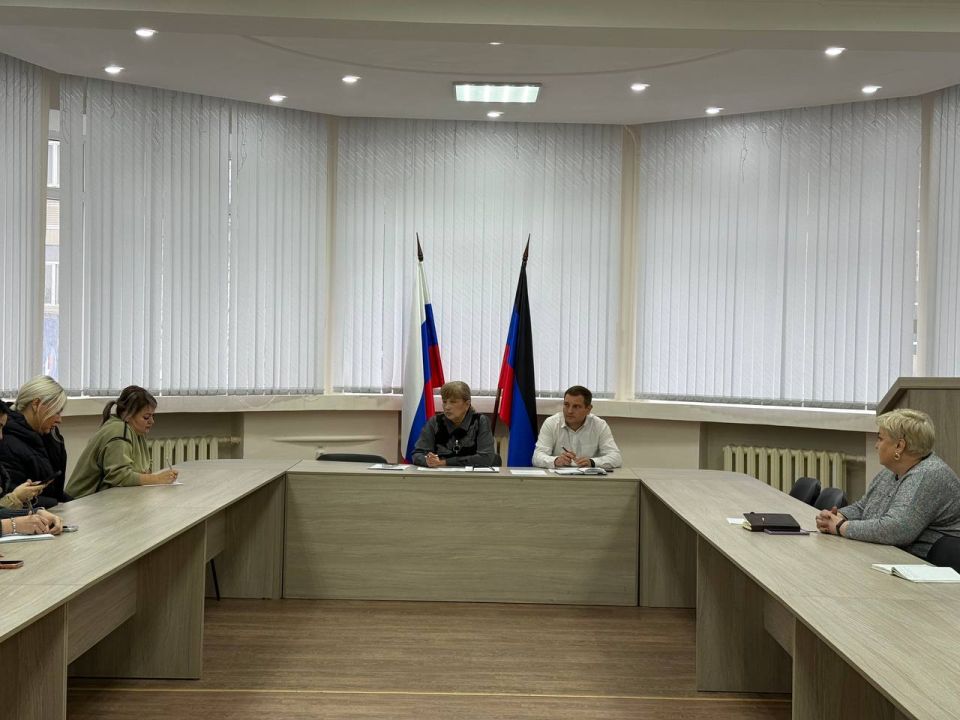 Татьяна Копылова: Сегодня, 20 ноября, в Управе Ворошиловского внутригородского района Администрации городского округа Донецк состоялась рабочая встреча хозяйствующих субъектов, осуществляющих деятельность по бул