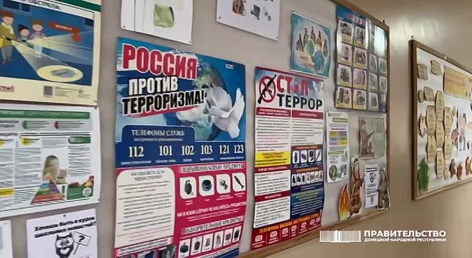 Лариса Толстыкина: Выполняя поручение Главы ДНР Дениса Владимировича Пушилина о проведении встреч и живых диалогов с жителями Республики, посетила донецкую школу № 13