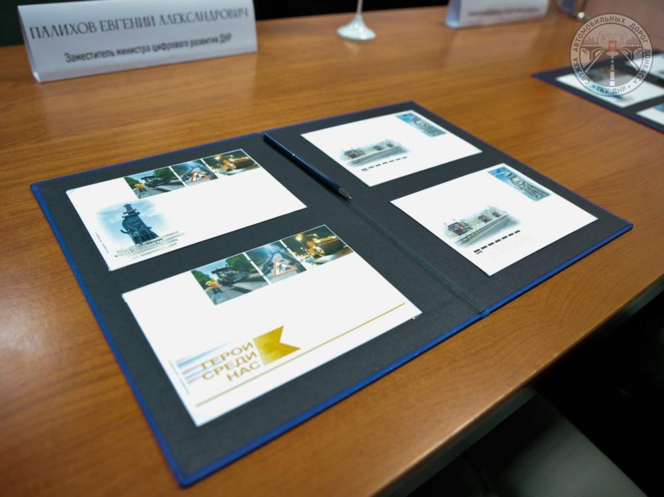 Герои среди нас: “Почта Донбасса” выпустила новую марку и виньетку в память о погибших дорожниках