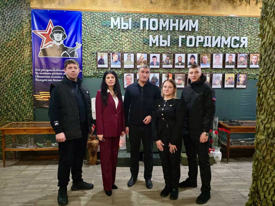 Мы помним! Мы гордимся!. 19 ноября заместитель Председателя Молодежного Парламента ДНР Богдан Зайцев и заместитель председателя Комитета по патриотическому воспитанию и социальной адаптации молодежи, участвующей в боевых...