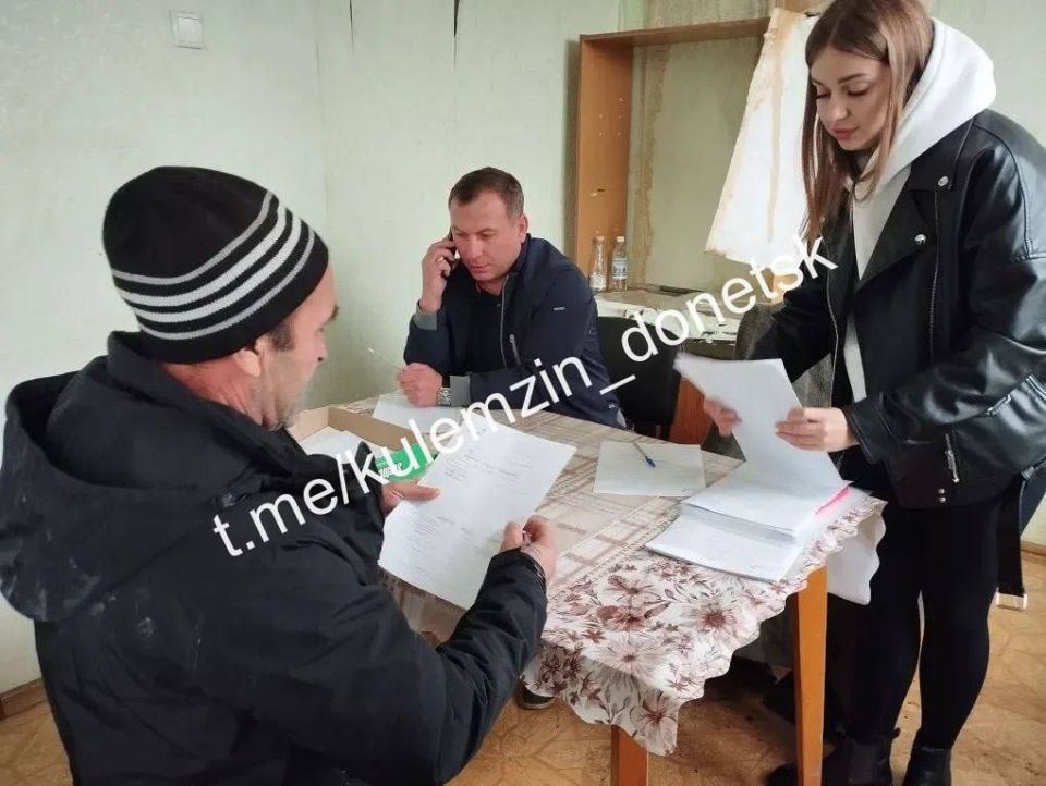 Мобильная бригада МФЦ выехала на помощь жителям села Новопетриковка в ДНР