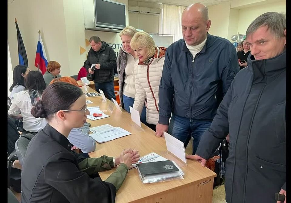 Представители ГБУ "МФЦ ДНР" приняли участие в ярмарке вакансий для инвалидов