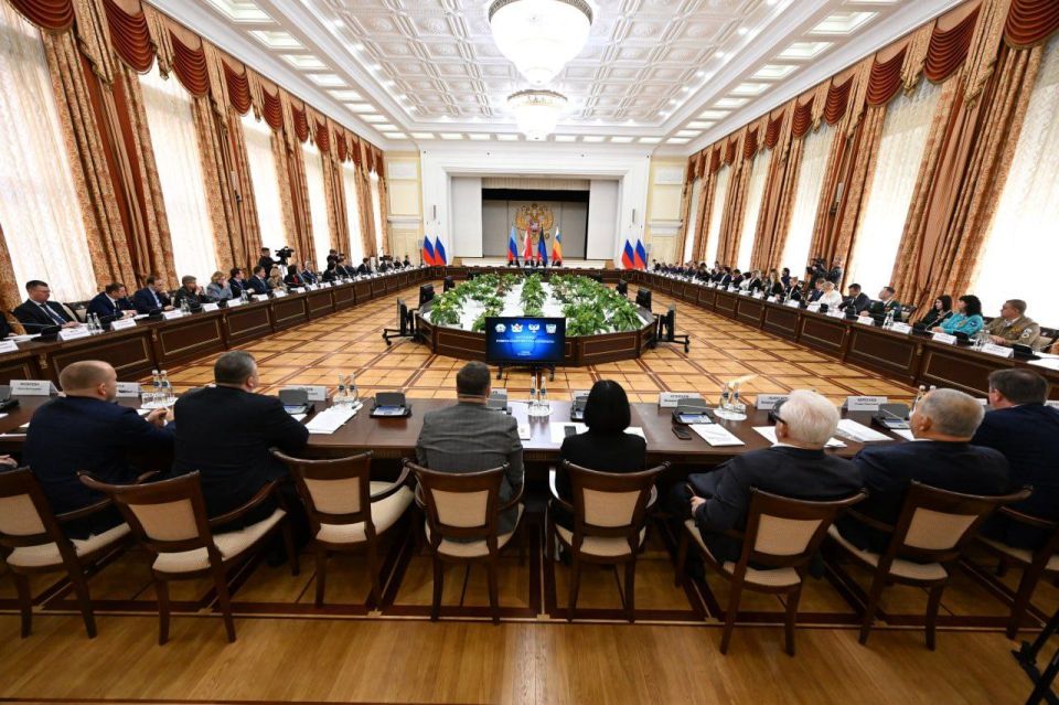 Александр Бондаренко: Друзья! Сегодня все важные события проходят в Воронеже, где работаю в составе делегации Донецкой Народной Республики