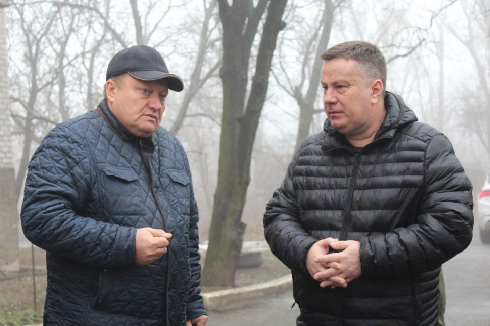 Валентин Левченко: Только вчера поговорили с жителями поселка Донецк-Северный о возможности подключения электроэнергии, и вот сегодня жители уже со светом