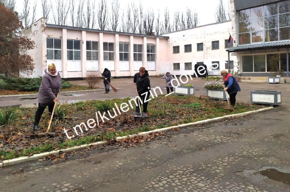 Сегодня сотрудники учреждений культуры приняли участие в акции «Чистый четверг»