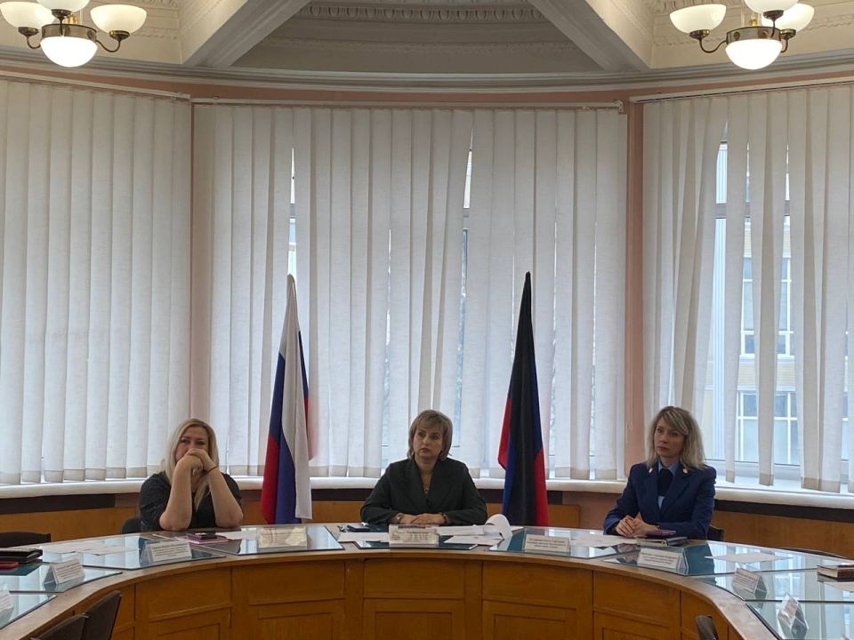 Татьяна Копылова: В Управе Ворошиловского внутригородского района Администрации городского округа Донецк Донецкой Народной Республики состоялось заседание комиссии по делам несовершеннолетних и защите их прав