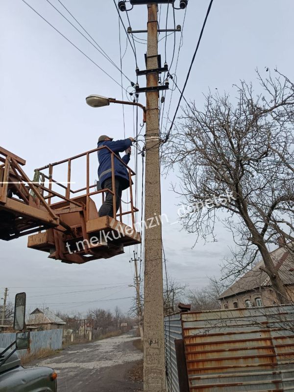 В ходе оперативного совещания, Глава Республики Денис Пушилин поручил проверить состояние линий наружного освещения на ряде улиц Донецка