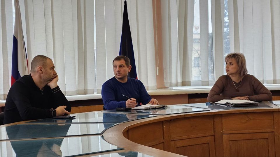 Татьяна Копылова: Сегодня, 27 ноября, в Управе Ворошиловского внутригородского района Администрации городского округа Донецк состоялось рабочее совещание «Чистый четверг»