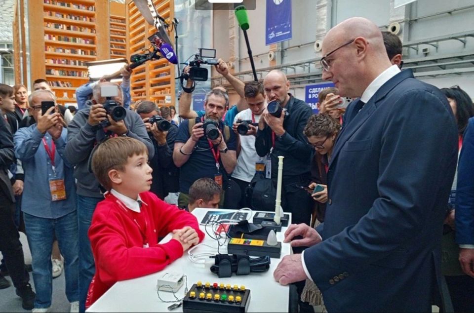 1 Девятилетний изобретатель из Донецка представил в Сириусе устройство для слабовидящих