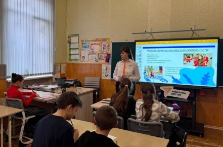 Олег Трофимов: Единый классный час «От сердца к сердцу: волонтёрство объединяет» прошёл в образовательных организациях ДНР