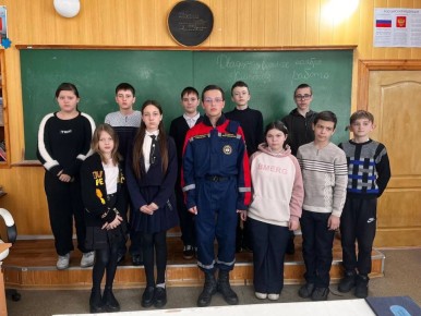 В рамках проекта «Новые маршруты» добровольцы Донецкого РО ВСКС провели серию важных занятий на тему «Безопасность в зимний период» для учащихся общеобразовательных учреждений