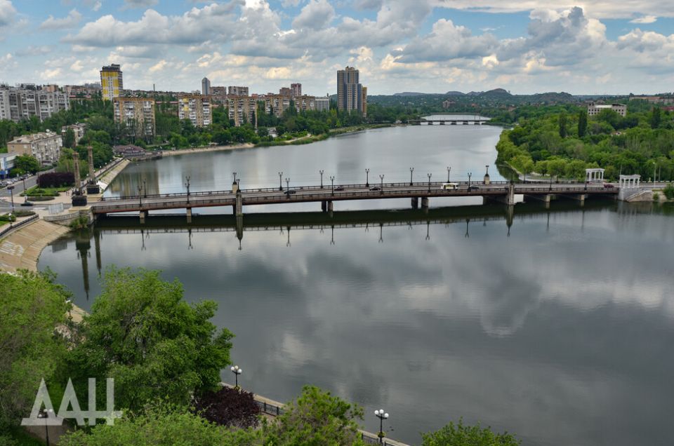 Известные инженеры и скульпторы создавали мост по проспекту Ильича в Донецке
