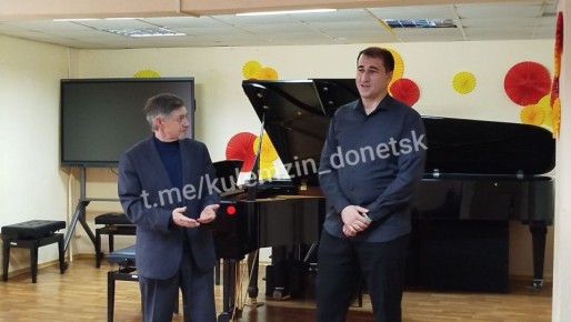 Детская музыкальная школа № 4 с радостью встретила выдающегося концертирующего пианиста Олега Землянского, лауреата международных конкурсов