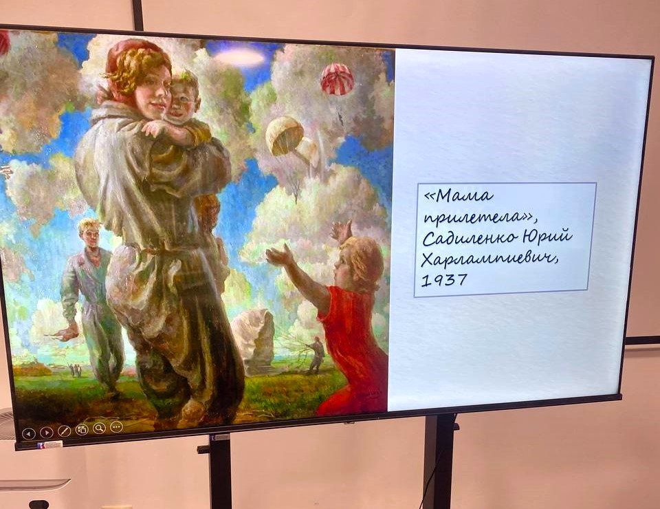 Дети ветеранов подготовили авторские открытки для мам