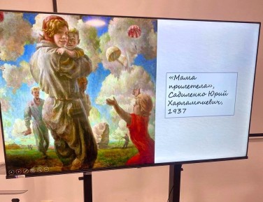 Дети ветеранов подготовили авторские открытки для мам