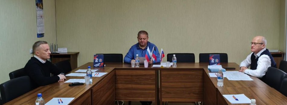 РАБОТА КОМИТЕТОВ. Под председательством Михаила Рыбакова в Донецком городском совете состоялось заседание постоянного комитета по вопросам местного самоуправления, регламента, кадров и депутатской этики