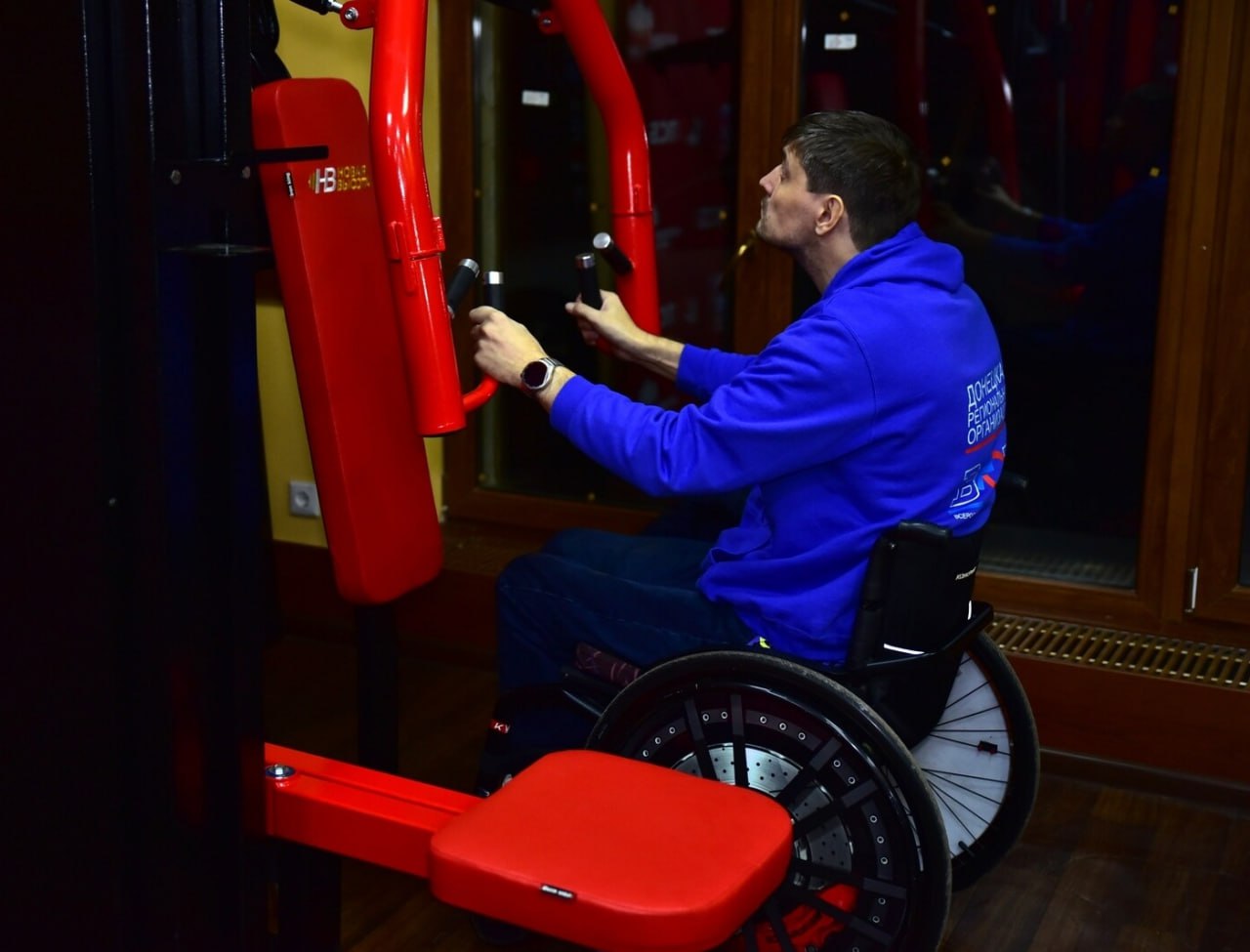 В Донецке открыли первый в Республике и второй в России адаптивный тренажерный зал, который создан при поддержке партии «Единая Россия» в рамках проекта «Новая высота»