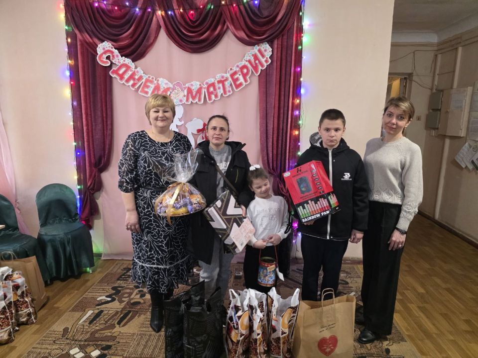 Сегодня, 28 ноября, в Государственном бюджетном учреждении социального обслуживания «Центр социального обслуживания населения Центрально-Городского района города Макеевки», прошло праздничное мероприятие, посвященное Дню...