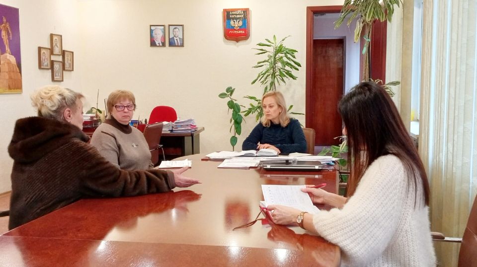 Наталья Бегуненко: В понедельник, 1 декабря, руководитель Управы Петровского внутригородского района Администрации городского округа Донецк Наталья Ивановна Бегуненко провела еженедельный прием граждан