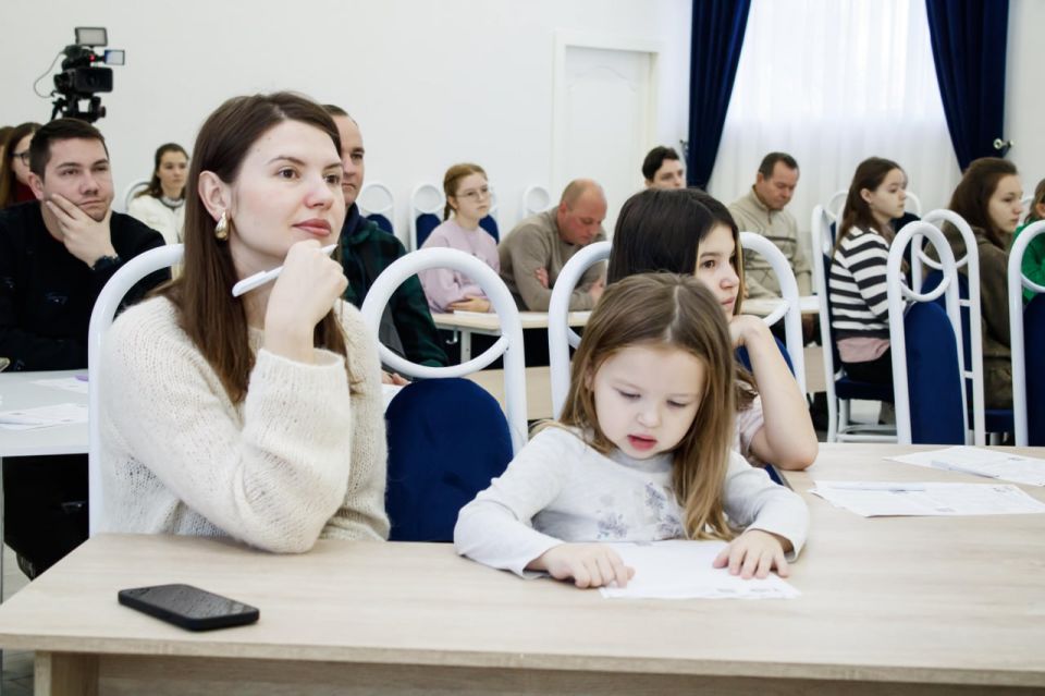 Писали даже космонавты: в Донецке прошла международная акция «Географический диктант»