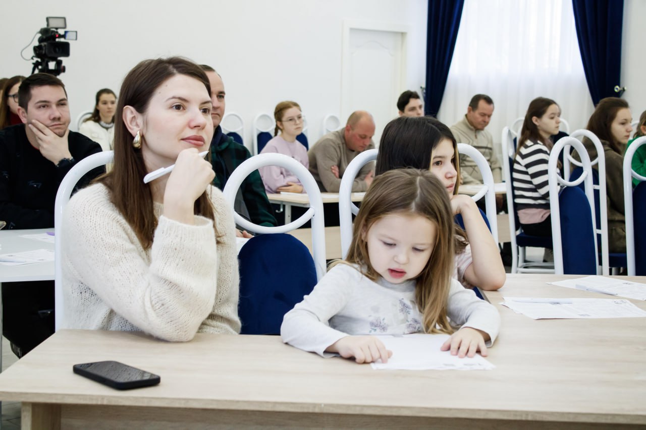 Писали даже космонавты: в Донецке прошла международная акция «Географический диктант»