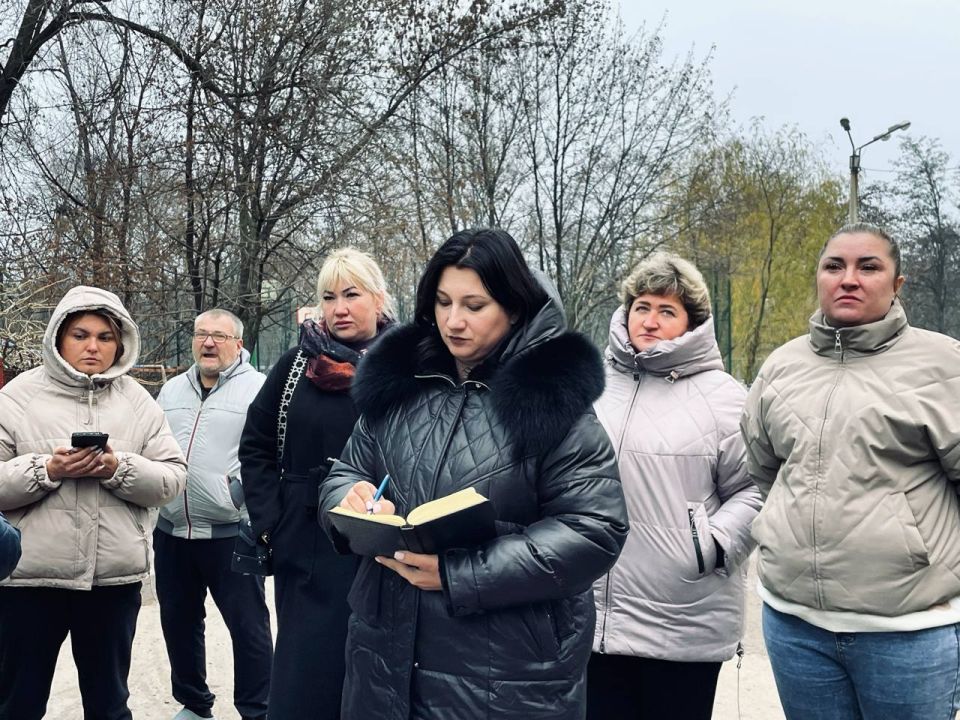 Председатель #Комитет_по_ЖКХ Анна Кондрыкинская провела сход граждан в Калининском районе Донецка