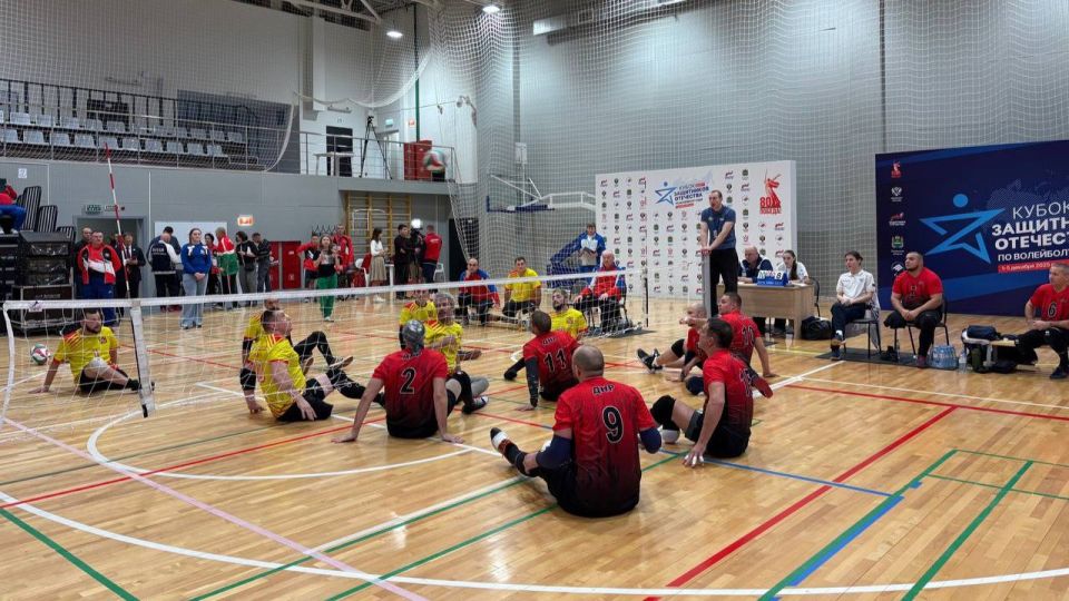 В эти минуты команда ветеранов из Донецкой Народной Республике участвует во Всероссийском «Кубке Защитников Отечества» по волейболу сидя среди ветеранов СВО