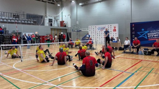 В эти минуты команда ветеранов из Донецкой Народной Республике участвует во Всероссийском «Кубке Защитников Отечества» по волейболу сидя среди ветеранов СВО