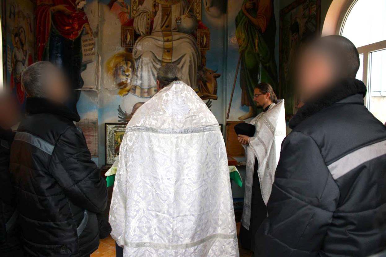 Осужденные ИК-12 посетили праздничный молебен