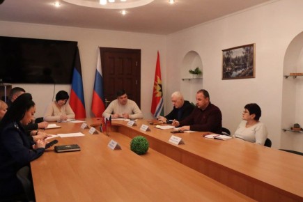 Андрей Бедило принял участие в расширенном аппаратном совещании в Торезе с руководителями администрации, силовых структур, предприятий и учреждений