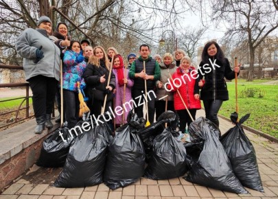 Сегодня представители управления по физической культуре и спорту, сотрудники Дворца спорта «Шахтёр», спортивной школы № 6 внесли свой вклад в традиционную экологическую акцию «Чистый четверг»