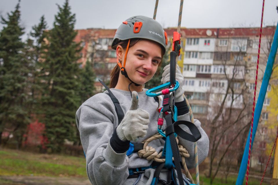 Добровольцы Донецкого РО ВСКС провели мастер-класс по высотной подготовке для студентов-спасателей из ГБПОУ «Донецкий профессионально-педагогический колледж»