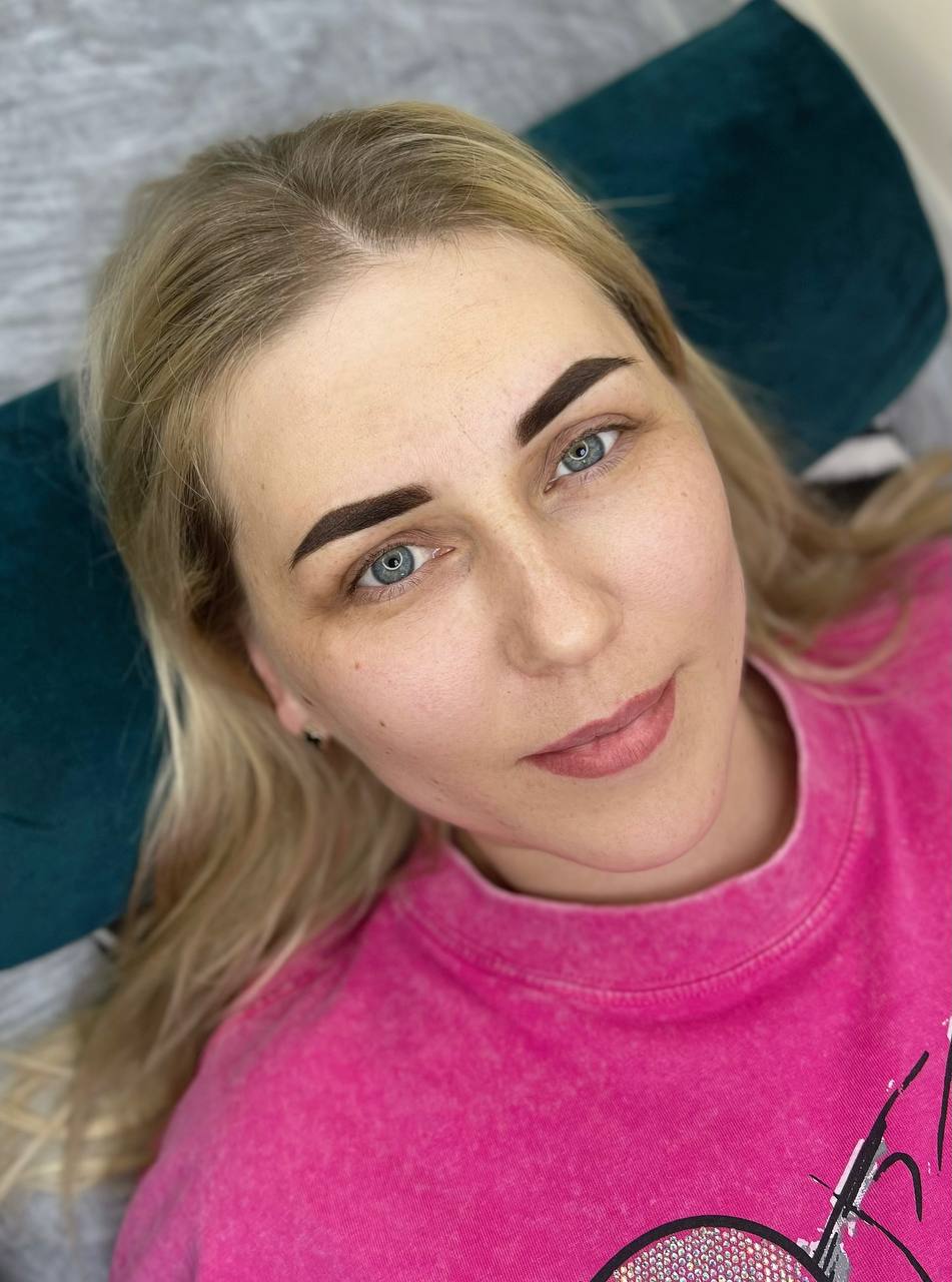 Донецк Текстильщик. Сертифицированный мастер перманентного макияжа бровей и губ приглашает Вас подчеркнуть природную красоту с помощью перманента