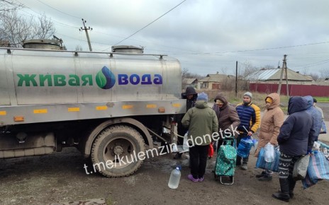 Алексей Кулемзин: Донецкие производители воды в кризисной ситуации с водоснабжением продолжают оказывать помощь населению города