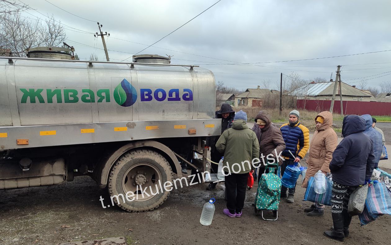 Алексей Кулемзин: Донецкие производители воды в кризисной ситуации с водоснабжением продолжают оказывать помощь населению города