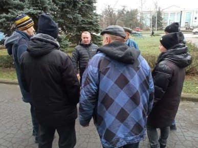 Сегодня, 9 декабря, по поручению Главы ДНР Дениса Пушилина, первый заместитель руководителя Управы Калининского внутригородского района Администрации городского округа Донецк Роман Емельянов провёл встречу с жителями на...