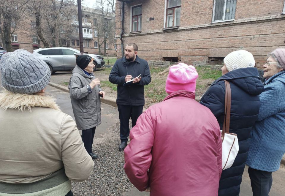 Продолжаются сходы с жителями Ленинского района города Донецка