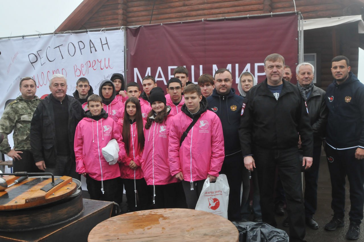 Не разовая акция, а образ жизни: «Марш мира» почти четыре года ведет свой маршрут к детям и фронту