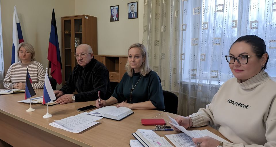 Наталья Бегуненко: Сегодня, 10 декабря, руководитель Управы Петровского внутригородского района Администрации г.о. Донецк Бегуненко Наталья провела еженедельное аппаратное совещание