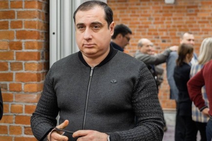 Получал откаты от договоров по восстановлению: Первому замглавы Снежного грозит до 15 лет за получение взяток