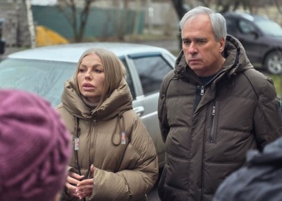 Иван Адамец: Первый заместитель руководителя Управы Куйбышевского района Алина Волкова и депутаты Донецкого городского совета встретились с жителями дома №39 по улице Сомова